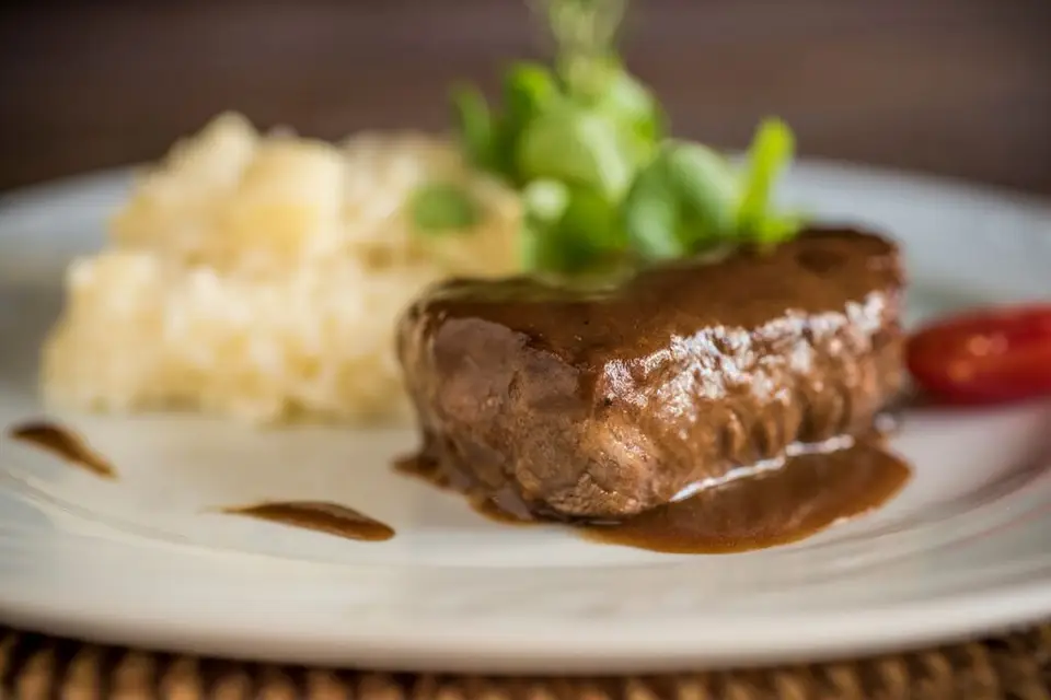 file-mignom-ao-vinho-tempranillo-com-risoto-de-parmeso-com-lascas-de-pupunha_13_109634